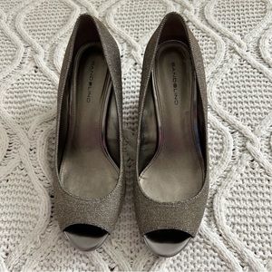 Women’s pumps classic open toes Bandolino size 8.5 M sparkling Silver Pre-Owned